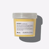 四季活力輕髮膜 <div class="product-qualities">
<div class="quality">
<svg version="1.1" xmlns="http://www.w3.org/2000/svg" xmlns:xlink="http://www.w3.org/1999/xlink" x="0px" y="0px" viewbox="0 0 50 50" style="enable-background: new 0 0 50 50;" xml:space="preserve"> <g> <g> <g> <path d="M13.3,46.5c-0.2,0-0.4,0-0.7,0l-0.1,0c-0.2,0-0.4,0-0.5-0.1c-0.1,0-0.3-0.1-0.4-0.1l-0.2,0c-1.6-0.4-2.8-1.2-3.6-2.3
					c-0.8-1.1-0.9-2.4-0.5-3.9c0.5-1.4,1.4-2.5,3-3.5c0.8-0.5,1.7-0.9,2.5-1.3c0.8-0.4,1.7-0.7,2.5-1c0.4-0.2,0.9-0.3,1.3-0.5
					c1.1-0.4,2.2-0.9,3.2-1.8c0.7-0.6,1.2-1.3,1.6-2c0.3-0.7,0.2-1.3-0.4-2.1c-0.4-0.5-0.9-0.9-1.4-1.4L19.1,26
					c-0.9-0.8-1.8-1.5-2.5-2.5c-0.6-0.7-1.1-1.5-1.5-2.4c-0.5-0.9-0.5-1.8-0.1-2.8c0.2-0.4,0.4-0.7,0.8-0.9c0.4-0.3,0.8-0.3,1.2,0.1
					c0.9,0.7,1.7,1.5,2.4,2.2l0.5,0.5c1,1,2.1,2.1,3.3,3c0.4,0.3,0.8,0.6,1.1,0.9l0.5,0.4c0,0,0,0,0,0c0.1-0.3,0-0.5-0.2-0.7
					c-0.7-0.7-1.4-1.5-2.2-2.2l-1.6-1.6c-0.9-0.9-1.7-1.8-2.5-2.9c-0.5-0.6-0.5-1.4,0-2.1c0.5-0.6,1.3-0.8,2-0.4
					c0.4,0.2,0.8,0.5,1.1,0.8c0.1,0.1,0.2,0.2,0.3,0.3c1.4,1.2,2.7,2.6,4,3.9c0.5,0.5,1,1.1,1.5,1.6c0.2,0.2,0.4,0.4,0.6,0.5
					c0.1,0,0.1,0.1,0.2,0.1c0.1,0,0.1,0,0.1,0c0,0,0,0,0-0.1c-0.1-0.2-0.3-0.4-0.5-0.5l-0.2-0.2c-1.7-1.5-3.3-3.3-4.9-5.4
					c-0.3-0.4-0.6-0.8-0.8-1.3c-0.3-0.6-0.3-1.2,0-1.8c0.2-0.4,0.6-0.7,1.1-0.8c0.5-0.1,1,0,1.4,0.4c0.5,0.4,0.9,0.9,1.2,1.3
					c0.9,1.1,1.8,2.2,2.7,3.2c0.5,0.5,0.9,1.1,1.4,1.6c0.1,0.1,0.2,0.2,0.3,0.3c0.1,0.2,0.3,0.4,0.5,0.5c0,0,0,0,0.1,0.1
					c-0.3-0.5-0.7-1.1-1.3-1.7c-1.5-1.5-2.9-3.2-4-5c-0.2-0.3-0.4-0.7-0.5-1.2c-0.1-0.6,0.3-1.2,0.8-1.4c0.6-0.3,1.2-0.2,1.8,0.2
					c0.4,0.2,0.7,0.6,1.1,1c0.4,0.4,0.7,0.7,1.1,1.1c0.6,0.6,1.3,1.3,1.9,2c0.7,0.8,1.3,1.5,1.8,2.3c0.1,0.2,0.3,0.4,0.5,0.6
					c0.1,0.1,0.2,0.1,0.2,0.1c0.1-0.1,0-0.2,0-0.2c-0.1-0.3-0.3-0.6-0.5-0.9c-0.4-0.4-0.7-0.8-1.1-1.2l-0.7-0.7
					c-1.1-1.2-2.3-2.5-3.3-3.9c-0.4-0.5-0.7-1.1-0.8-1.8c-0.1-0.7,0.1-1.3,0.7-1.6c0.6-0.4,1.2-0.4,1.8,0c0.5,0.3,0.8,0.7,1.1,1.1
					c0.5,0.6,1,1.2,1.4,1.7c0.5,0.7,1.1,1.4,1.7,2c0.9,1,1.6,1.6,2.5,2c0.2,0.1,0.4,0.1,0.5,0.1c-0.1-0.3-0.3-0.6-0.6-0.9l-0.9-1
					c-0.5-0.5-1-1-1.5-1.5c-0.9-1-1.8-2-2.6-3.3l-0.1-0.1C31,6.4,30.8,6,30.7,5.4c0-0.6,0.2-1.1,0.6-1.4c0.4-0.3,0.9-0.3,1.5-0.1
					c0.6,0.2,1,0.6,1.4,1l0.1,0.1c1.2,1,2.2,2.1,3.2,3.2c0.9,0.9,1.7,1.8,2.5,2.7c0.1-0.2,0-0.3-0.1-0.4c-0.7-0.8-1.5-1.6-2.2-2.4
					l-0.6-0.6c-1-1-2-2-2.8-3.1c-0.2-0.3-0.4-0.6-0.6-0.8c-0.2-0.3-0.2-0.6-0.2-0.8c0.1-0.3,0.3-0.5,0.6-0.6C34.9,2,35.6,2,36.4,2.4
					c0.8,0.3,1.5,0.9,2.1,1.4c1.9,1.6,3.6,3.3,5,5.3c1,1.4,1.5,2.7,1.8,3.9c0.3,1.7-0.1,3.3-1.1,4.9c-0.9,1.5-2.2,2.6-3.2,3.4
					c-0.6,0.4-1.1,0.9-1.7,1.3c-0.7,0.5-1.3,1.1-2,1.6c-2,1.6-4.3,3.6-6.6,5.6l-0.9,0.8c-1.4,1.3-2.9,2.6-4.2,4
					c-0.9,0.9-1.6,2-2.3,3c-0.7,1.1-1.6,2.1-2.4,3.1l-0.6,0.8c-0.3,0.4-0.6,0.8-0.9,1.1c-0.3,0.5-0.7,0.9-1.1,1.4
					C17.1,45.7,15.4,46.5,13.3,46.5z M16.3,18.1c0,0,0,0-0.1,0.1c-0.2,0.1-0.3,0.3-0.4,0.5c-0.3,0.7-0.2,1.4,0.1,2
					c0.4,0.8,0.9,1.6,1.5,2.3c0.7,0.9,1.5,1.6,2.4,2.4l0.5,0.5c0.5,0.4,1.1,0.9,1.5,1.5c0.8,1,0.9,2,0.5,3c-0.4,0.9-1,1.6-1.8,2.3
					c-1,0.9-2.3,1.4-3.4,1.9c-0.4,0.2-0.9,0.3-1.3,0.5c-0.8,0.3-1.6,0.6-2.4,1c-0.8,0.4-1.6,0.8-2.4,1.3c-1.4,0.9-2.2,1.9-2.6,3.1
					c-0.4,1.2-0.3,2.2,0.3,3.1c0.7,1,1.7,1.6,3.1,2l0,0l0.2,0c0.1,0,0.2,0.1,0.4,0.1c0.2,0,0.3,0,0.5,0l0.1,0c2.1,0.2,3.7-0.5,5-2.1
					c0.4-0.4,0.7-0.9,1-1.3c0.3-0.4,0.6-0.8,0.9-1.2l0.6-0.8c0.8-1,1.6-2,2.3-3c0.7-1,1.5-2.1,2.4-3.1c1.4-1.5,2.8-2.8,4.3-4.1
					l0.9-0.8c2.3-2.1,4.6-4,6.6-5.6c0.7-0.5,1.3-1.1,2-1.6c0.6-0.4,1.1-0.9,1.7-1.3c1-0.8,2.2-1.8,3-3.2c0.9-1.4,1.2-2.8,0.9-4.3
					c-0.2-1.1-0.7-2.3-1.6-3.6c-1.3-1.9-3-3.6-4.8-5.1c-0.7-0.5-1.3-1-2-1.3C35.5,2.9,35,2.8,34.5,3c-0.1,0-0.1,0-0.1,0.1
					c0.2,0.4,0.4,0.6,0.6,0.9C35.9,5,36.8,6,37.8,7l0.6,0.6c0.8,0.8,1.6,1.6,2.3,2.5c0.3,0.3,0.4,0.8,0.2,1.2
					c-0.2,0.5-0.4,0.6-0.6,0.6c-0.2,0-0.5,0-0.8-0.3c-0.8-0.9-1.7-1.8-2.5-2.7c-1-1.1-2-2.2-3.2-3.2l-0.1-0.1
					c-0.4-0.3-0.8-0.6-1.2-0.8c-0.3-0.1-0.5-0.1-0.7,0c-0.1,0.1-0.2,0.3-0.2,0.6c0,0.3,0.2,0.7,0.4,1l0.1,0.1
					c0.7,1.2,1.6,2.2,2.4,3.1c0.5,0.5,1,1,1.4,1.5l1,1c0.4,0.4,0.6,0.8,0.8,1.3c0.1,0.3,0,0.6-0.1,0.7c-0.1,0.1-0.3,0.3-0.6,0.3
					c-0.3,0-0.7,0-1-0.2C35,13.7,34.1,13,33.2,12c-0.6-0.7-1.1-1.4-1.7-2.1c-0.4-0.6-0.9-1.1-1.3-1.6c-0.3-0.4-0.6-0.7-1-0.9
					c-0.3-0.2-0.6-0.2-0.9,0c-0.2,0.1-0.3,0.3-0.3,0.8c0.1,0.5,0.3,0.9,0.7,1.4c1,1.4,2.2,2.7,3.3,3.8l0.7,0.7
					c0.4,0.4,0.7,0.8,1.1,1.2c0.3,0.4,0.6,0.8,0.7,1.2c0.1,0.5,0,0.9-0.3,1.2c-0.3,0.2-0.8,0.2-1.2-0.1c-0.3-0.2-0.5-0.5-0.7-0.8
					c-0.5-0.8-1.1-1.5-1.7-2.2c-0.6-0.7-1.2-1.3-1.9-1.9c-0.4-0.4-0.7-0.7-1.1-1.1c-0.4-0.4-0.7-0.6-1-0.9c-0.3-0.2-0.7-0.3-1-0.1
					c-0.2,0.1-0.4,0.3-0.3,0.6c0,0.3,0.2,0.5,0.4,0.8c1.1,1.7,2.4,3.4,3.9,4.9c0.8,0.8,1.3,1.5,1.6,2.2c0.2,0.4,0,0.7-0.1,0.9
					c-0.2,0.2-0.5,0.3-0.8,0.2c-0.2-0.1-0.4-0.2-0.6-0.4c-0.2-0.2-0.4-0.4-0.5-0.6c-0.1-0.1-0.2-0.2-0.3-0.3
					c-0.5-0.5-0.9-1.1-1.4-1.6c-0.9-1.1-1.8-2.1-2.7-3.2c-0.4-0.5-0.7-0.9-1.2-1.2c-0.2-0.2-0.4-0.2-0.7-0.2c-0.2,0-0.4,0.2-0.5,0.4
					c-0.2,0.3-0.1,0.6,0,1c0.2,0.4,0.5,0.8,0.7,1.2c1.6,2.1,3.1,3.8,4.8,5.3l0.2,0.2c0.2,0.2,0.5,0.4,0.7,0.7c0.1,0.2,0.4,0.5,0.1,1
					c-0.3,0.5-0.8,0.4-0.9,0.4c-0.2,0-0.4-0.1-0.6-0.2c-0.3-0.2-0.5-0.4-0.7-0.6c-0.5-0.5-1-1.1-1.5-1.6c-1.2-1.3-2.5-2.7-3.9-3.8
					c-0.1-0.1-0.2-0.2-0.4-0.3c-0.3-0.3-0.6-0.5-0.9-0.7c-0.4-0.2-0.7-0.1-0.9,0.2c-0.3,0.3-0.3,0.7,0,1c0.8,1,1.6,2,2.5,2.8
					l1.6,1.6c0.7,0.7,1.4,1.5,2.2,2.2c0.4,0.4,0.6,0.9,0.4,1.5c0,0.1-0.1,0.5-0.5,0.7c-0.3,0.1-0.6,0-0.8-0.2l-0.6-0.4
					c-0.4-0.3-0.8-0.6-1.2-0.9c-1.2-0.9-2.3-2-3.3-3.1l-0.5-0.5c-0.7-0.7-1.5-1.5-2.4-2.2C16.3,18.1,16.3,18.1,16.3,18.1z"></path> </g> </g> </g> </svg> <span>幫助梳理頭髮</span>
</div>
<div class="quality">
<svg version="1.1" xmlns="http://www.w3.org/2000/svg" xmlns:xlink="http://www.w3.org/1999/xlink" x="0px" y="0px" viewbox="0 0 50 50" style="enable-background: new 0 0 50 50;" xml:space="preserve"> <g> <path d="M25.9,1.7c-2.3,0-4.7,0.6-6.8,1.5c-2.1,1-4.1,2.3-5.9,3.9l-0.7,0.6c-0.2,0.2-0.4,0.4-0.5,0.6
			c-0.3,0.4-0.7,0.9-0.9,1.5c-0.6,1-1.1,2.1-1.6,3.2c-1,2.2-1.8,4.4-2.5,6.7c-0.7,2.3-1.2,4.6-1.4,7c-0.1,1.2-0.2,2.4-0.2,3.6
			l0.1,3.6c0,2.4,0,4.8,0.1,7.2c0.1,1.2,0.2,2.4,0.4,3.5l0.5,3.6L6,47.8c3.3-0.2,6.7-0.1,10-0.2l10-0.1l5,0c1.7-0.1,3.3-0.1,5-0.1
			l10,0.1l-0.3,0.3c0.2-1.1,0.4-2.3,0.4-3.5c0.1-1.2,0.1-2.4,0-3.5c-0.1-2.4-0.4-4.8-0.4-7.2c0.5-4.8-0.2-9.4-1.5-14
			c-0.7-2.3-1.5-4.5-2.4-6.7c-0.9-2.2-2.1-4.2-3.7-6c-1.6-1.7-3.5-3.1-5.6-4C30.6,2.1,28.2,1.7,25.9,1.7z M25.9,0.8
			c2.4,0,4.9,0.4,7.2,1.3c2.3,0.9,4.3,2.4,6,4.2c1.6,1.9,2.9,4,3.9,6.2c1,2.2,1.8,4.5,2.5,6.8c0.7,2.3,1.2,4.7,1.5,7.1
			c0.1,1.2,0.2,2.4,0.2,3.6c0,1.2-0.2,2.5-0.2,3.6c-0.1,2.3,0.2,4.7,0.3,7.1c0.1,1.2,0.1,2.4,0,3.6c-0.1,1.2-0.2,2.4-0.4,3.7l0,0
			c-0.1,0.3-0.3,0.5-0.6,0.5c-3.3-0.1-6.7,0-10,0c-3.3,0-6.7,0.1-10,0.1c-3.3,0.1-6.7,0-10,0.1c-3.3,0-6.7,0-10,0.1
			c-0.3,0-0.6-0.2-0.6-0.5l0,0l-0.6-3.6c-0.2-1.2-0.3-2.5-0.4-3.7c-0.1-2.4,0-4.9,0-7.2l-0.1-3.6c0-1.2,0.1-2.5,0.2-3.7
			c0.3-2.4,0.8-4.8,1.5-7.2c0.7-2.3,1.5-4.7,2.5-6.9c0.5-1.1,1-2.2,1.6-3.3c0.3-0.5,0.6-1.1,1-1.6c0.2-0.3,0.4-0.5,0.7-0.7l0.7-0.6
			c1.9-1.6,3.9-3,6.2-4C20.9,1.3,23.4,0.7,25.9,0.8z"></path> <path d="M25.4,48.5c-1.4,0.1-2.9-0.3-4.1-1c-1.2-0.7-2.3-1.7-3.1-2.8c-1.7-2.2-2.8-4.7-3.7-7.2
			c-0.9-2.6-1.4-5.2-2.1-7.8c-0.6-2.6-1.1-5.3-1.4-7.9c0-0.3,0.2-0.5,0.4-0.5c0.1,0,0.2,0,0.3,0.1l0,0c0.9,0.6,2,1.1,3.2,1.4
			c1.2,0.2,2.4,0.4,3.6,0.5c2.4,0.2,4.8,0.1,7.2-0.2c1.2-0.2,2.4-0.4,3.6-0.6c1.2-0.3,2.3-0.7,3.5-1c2.3-0.7,4.7-1.4,6.9-2.4l0,0
			c0.2-0.1,0.3,0,0.4,0.2c0,0,0,0.1,0,0.2c-0.2,1.4-0.4,2.8-0.6,4.3c-0.2,1.4-0.4,2.8-0.7,4.3c-0.2,1.4-0.6,2.8-1,4.2
			c-0.4,1.4-0.8,2.8-1.3,4.1c-1,2.7-2.2,5.3-3.8,7.8c-0.8,1.2-1.8,2.3-3,3.2C28.4,47.8,26.9,48.4,25.4,48.5z M25.4,47.5
			c2.7-0.1,5-2,6.5-4.3c1.5-2.3,2.7-4.9,3.6-7.6c0.9-2.7,1.7-5.4,2.3-8.2c0.3-1.4,0.5-2.8,0.7-4.2c0.2-1.4,0.4-2.8,0.6-4.2l0.9,0.7
			c-1.1,0.5-2.3,0.9-3.5,1.3c-1.2,0.4-2.3,0.8-3.5,1.2c-1.2,0.4-2.4,0.7-3.6,1c-1.2,0.3-2.4,0.6-3.6,0.7c-2.5,0.3-5,0.4-7.5,0.2
			c-1.2-0.1-2.5-0.3-3.7-0.5c-0.6-0.2-1.2-0.3-1.8-0.6c-0.6-0.3-1.2-0.5-1.8-1l1-0.5c0.3,2.6,0.7,5.3,1.3,7.8c0.6,2.6,1.2,5.2,2,7.7
			c0.9,2.5,2,4.9,3.6,6.9c0.8,1,1.7,1.9,2.8,2.6C22.9,47.2,24.1,47.6,25.4,47.5z"></path> </g> </svg> <span>保護</span>
</div>
<div class="quality">
<svg version="1.1" xmlns="http://www.w3.org/2000/svg" xmlns:xlink="http://www.w3.org/1999/xlink" x="0px" y="0px" viewbox="0 0 50 50" style="enable-background: new 0 0 50 50;" xml:space="preserve"> <g> <path d="M33.8,16.5c-2.2-2.1-5.3-3.2-8.3-2.7c-1.4,0.3-2.9,0.5-4.3,1.2c-1.4,0.6-2.6,1.5-3.7,2.6c-1,1.1-1.8,2.4-2.4,3.8
                c-0.6,1.4-0.9,2.8-1.1,4.3c-0.1,0.7-0.2,1.6,0,2.3c0.2,0.8,0.4,1.5,0.8,2.2c0.7,1.3,1.6,2.6,2.7,3.6c1.2,0.9,2.4,1.8,3.8,2.3
                c1.4,0.5,3,0.8,4.5,0.5c1.5-0.2,2.9-0.6,4.3-1.1c1.4-0.5,2.7-1.3,3.8-2.4c1.1-1,1.9-2.4,2.4-3.9c0.4-1.5,0.5-3,0.5-4.5
                C36.9,21.8,36,18.7,33.8,16.5z M35.7,29c-0.4,1.3-1.1,2.6-2.2,3.5c-1,0.9-2.3,1.6-3.6,2.1c-0.6,0.3-1.3,0.5-2,0.7
                c-0.7,0.2-1.4,0.3-2.1,0.4c-1.4,0.2-2.8,0-4.1-0.5c-0.3-0.1-0.6-0.3-1-0.4c-0.3-0.1-0.6-0.3-0.9-0.5c-0.3-0.2-0.6-0.4-0.9-0.6
                c-0.1-0.1-0.3-0.2-0.4-0.3L18.3,33c-0.3-0.2-0.5-0.5-0.7-0.7c-0.2-0.3-0.5-0.5-0.7-0.8c-0.2-0.3-0.4-0.6-0.6-0.9
                c-0.2-0.3-0.4-0.6-0.5-0.9c-0.3-0.6-0.6-1.3-0.7-1.9c-0.2-0.7-0.1-1.3,0-2.1c0.3-2.8,1.3-5.6,3.2-7.6c1.9-2,4.7-3.1,7.5-3.5
                c2.7-0.4,5.6,0.5,7.6,2.5c1.9,2,2.8,4.9,2.8,7.7C36.2,26.2,36.2,27.6,35.7,29z"></path> <path d="M46.8,14.7v-3.2V9.9V9.1c0-0.2,0.1-0.5-0.1-0.9c-0.1-0.2-0.3-0.4-0.6-0.4c-0.3,0-0.5,0.1-0.6,0.2c-0.3,0.2-0.5,0.4-0.7,0.6
                c-0.3,0.5-0.6,0.9-0.9,1.4c-0.5,1-1,1.9-1.3,3c-0.6,2.1-0.5,4.4-0.2,6.5c0.3,2.1,0.9,4.2,1.7,6.2c0,1.5,0,2.8,0,4.2L44,34.2
                c0,1.4,0,2.9,0,4.3c0,0.3,0,0.7,0.1,1c0,0.4,0.1,0.8,0.3,1.2c0.1,0.2,0.3,0.4,0.6,0.5c0.2,0.1,0.5,0.1,0.7,0
                c0.4-0.2,0.7-0.3,1.1-0.7l0.1-6.5v-6.5C46.9,23.2,46.8,19,46.8,14.7z M45.4,40.9c-0.3,0-0.4,0-0.5-0.2c-0.3-0.5-0.3-1.2-0.3-1.9
                l0.1-4.3l0.1-4.3c0-1.5,0-2.9,0-4.3v-0.1c-0.7-2-1.3-4-1.6-6.1c-0.3-2.1-0.4-4.2,0.2-6.2c0.3-1,0.7-2,1.2-2.9
                c0.2-0.5,0.5-0.9,0.8-1.3c0.2-0.2,0.3-0.4,0.5-0.5c0.1-0.1,0.2-0.1,0.2-0.1c0.1,0.2,0.1,0.9,0.1,1.4v1.6v3.2c0,4.2,0,8.5,0,12.7
                v6.3c0,2.1,0.1,4.2,0.1,6.3C46.1,40.2,45.8,40.5,45.4,40.9z"></path> <path d="M8.9,12.3c-0.1-0.8-0.3-1.5-0.5-2.3c0-0.2-0.1-0.3-0.3-0.3c-0.2,0-0.4,0.2-0.4,0.4l-0.1,5.2c0,0.9,0,1.8-0.1,2.6
                c0,0.2-0.1,0.4-0.1,0.6v0.1c0,0-0.1,0.1-0.2,0.1c-0.3,0.1-0.6,0.1-0.9,0.2l-0.7-7l-0.1-1l0-0.3c0-0.1-0.1-0.3-0.3-0.3
                c-0.2-0.1-0.4,0.1-0.4,0.3c-0.2,2.7-0.3,5.4-0.5,8.1l-1-0.1H3H2.8c-0.1-0.1-0.1-0.2-0.1-0.3c-0.1-0.9-0.2-1.7-0.2-2.6
                c0-1.7-0.1-3.5-0.1-5.2c0-0.1-0.1-0.3-0.3-0.3c-0.1,0-0.3,0.1-0.3,0.3l0,0.2c0,0-0.1,1.2-0.1,1.8l-0.3,4.2l-0.1,1.5V19v0.4
                c-0.1,0.2,0,0.5,0.1,0.6c0.3,0.3,0.6,0.4,0.9,0.5s0.5,0.2,0.8,0.2c0.5,0.1,0.9,0.1,1.3,0.1L4,25.6l-0.1,5.1c0,1.7-0.1,3.4,0,5.1
                C4,36.7,4,37.5,4.1,38.4c0,0.4,0.1,0.9,0.2,1.3c0,0.2,0.1,0.5,0.2,0.7c0,0.1,0.1,0.3,0.2,0.4C4.8,40.9,4.9,41,5,41s0.3,0,0.4,0
                c0.4-0.1,0.6-0.4,0.8-0.8c0.1-0.3,0.1-0.5,0.2-0.7c0.1-0.4,0.2-0.9,0.2-1.3c0.1-0.9,0.1-1.7,0.1-2.6c0-1.7,0-3.4,0-5.1l-0.1-5.1
                c0-0.8,0-1.7,0-2.5c0-0.8-0.1-1.5-0.1-2.3l1.6-0.2c0.2-0.1,0.5-0.2,0.6-0.4c0.2-0.1,0.2-0.3,0.3-0.5c0.2-0.3,0.2-0.7,0.2-1
                c0-1.3-0.1-2.5-0.1-3.8C9.1,14,9,13.2,8.9,12.3z M8,19.8L6.2,20c-0.2,0-0.4,0.2-0.4,0.4c0,0.8,0.1,1.6,0.1,2.5c0,0.9,0,1.7,0,2.6
                L6,30.6c0,1.7,0,3.4,0,5.1c0,0.8,0,1.7-0.1,2.5c0,0.4-0.1,0.8-0.2,1.2c-0.1,0.2-0.1,0.4-0.2,0.5C5.4,40,5.4,40,5.3,40.1
                c0,0-0.1-0.1-0.1-0.2C5.1,39.8,5,39.6,5,39.4c-0.1-0.4-0.2-0.8-0.2-1.2c-0.1-0.8-0.2-1.7-0.2-2.5c0-1.7,0-3.4,0-5.1l0.1-5.1L5,20.4
                C5,20.2,4.8,20,4.6,20c-0.5,0-1,0-1.5-0.1c-0.4-0.1-1-0.2-1.1-0.4c0,0,0,0,0-0.1V19l-0.2-0.6l0.1-1.1c0,0.4,0.1,0.8,0.1,1.3
                c0.1,0.1,0.1,0.2,0.1,0.3C2.2,19,2.2,19,2.2,19.1c0.1,0,0.1,0.1,0.1,0.1c0.1,0.1,0.1,0.1,0.2,0.2c0.2,0.1,0.2,0.1,0.2,0.1h0.1H3
                h0.3l1.4,0.1c0.1,0,0.3-0.1,0.3-0.3l0.3-3.9l0.3,3.9c0,0.2,0.2,0.3,0.4,0.3c0.5,0,0.9-0.1,1.4-0.2c0.1,0,0.2-0.1,0.4-0.2
                C7.9,19.1,7.9,19,8,18.9c0.1-0.1,0.1-0.1,0.1-0.2c0.1-0.3,0.1-0.5,0.1-0.7c0-0.9,0.1-1.7,0.1-2.6c0-0.5,0-1,0.1-1.5
                c0,0.3,0,0.6,0,0.8c0,1.3,0.1,2.6,0.1,3.8C8.5,19.1,8.3,19.8,8,19.8z"></path> <path d="M40.5,17.6c-0.8-2-2.1-3.8-3.7-5.2c-1.6-1.5-3.5-2.5-5.6-3.1c-2.1-0.6-4.3-0.7-6.4-0.3l-1.6,0.3c-0.5,0.1-1,0.3-1.5,0.4
                c-1,0.3-2,0.8-3,1.2c-1.9,1-3.7,2.3-5.1,3.9c-2.7,3.4-4,7.7-4.3,11.8c-0.1,1.1,0,2.3,0.4,3.3c0.3,1.1,0.8,2,1.3,3
                c1.1,1.9,2.5,3.5,4.1,4.9c1.6,1.4,3.6,2.4,5.6,3.1c2.1,0.6,4.3,0.6,6.4,0.3c2.1-0.3,4.2-0.8,6.1-1.7c2-0.9,3.8-2.1,5.2-3.7
                c1.4-1.6,2.4-3.6,2.9-5.7c0.5-2.1,0.7-4.2,0.5-6.3C41.8,21.7,41.3,19.6,40.5,17.6z M40.6,29.9c-0.5,2-1.4,3.8-2.7,5.4
                c-1.4,1.5-3.1,2.6-5,3.4C31,39.5,29,40,27,40.3c-2,0.3-4.1,0.4-6-0.2c-2-0.6-3.8-1.5-5.4-2.9c-1.5-1.4-2.9-3-3.8-4.7
                c-0.5-0.9-1-1.8-1.3-2.8c-0.3-1-0.4-2-0.3-3c0.2-2.1,0.6-4.1,1.2-6c0.2-0.5,0.3-1,0.6-1.4c0.2-0.5,0.4-0.9,0.7-1.4l0.4-0.7l0.4-0.6
                c0.1-0.2,0.3-0.4,0.4-0.6c0.1-0.2,0.3-0.4,0.5-0.6c0.3-0.4,0.7-0.8,1-1.1c0.4-0.3,0.7-0.7,1.2-1c0.4-0.3,0.8-0.6,1.2-0.9l1.3-0.8
                c0.9-0.4,1.8-0.9,2.8-1.2c0.5-0.1,1-0.3,1.5-0.4l1.5-0.3c4-0.9,8.3,0.5,11.3,3.2c3,2.8,4.6,6.8,4.9,10.8
                C41.2,25.9,41.1,28,40.6,29.9z"></path></g> </svg> <span>滋養</span>
</div>
</div>
<div style="text-align: left;">質地細緻<span data-mce-fragment="1">，含米糠蠟潤澤調理，滋養保濕，</span>適合所有髮質。<br><br><span data-mce-fragment="1">75ml NT$580／250ml NT$1,000／1000</span><span data-mce-fragment="1">ml NT$3,240</span><br>
</div> 250 ml  我的商店
