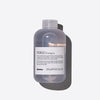 羽露輕柔洗髮露 <div class="product-qualities">
<div class="quality">
<svg version="1.1" xmlns="http://www.w3.org/2000/svg" xmlns:xlink="http://www.w3.org/1999/xlink" x="0px" y="0px" viewbox="0 0 50 50" style="enable-background: new 0 0 50 50;" xml:space="preserve"> <g> <path d="M41.9,30c2.1,0.4,4,1.1,5.6,2.6c0.1,0.1,0.3,0.3,0.2,0.5c-0.1,0.2-0.3,0-0.5,0c-1.9-0.7-3.7-1.7-5.5-2.6
			c-0.1-0.1-0.3-0.1-0.2-0.3C41.5,29.9,41.7,30,41.9,30z"></path> <path d="M14,46.5c0.2-1.9,1.2-3.3,2.6-4.6c0.1-0.1,0.2-0.2,0.4-0.1c0.2,0.1,0,0.3,0,0.4c-0.9,1.4-1.6,2.9-2.2,4.5
			c-0.1,0.3-0.2,0.7-0.5,0.6C14,47.3,14.1,46.9,14,46.5z"></path> <path d="M1.7,21.2c0-0.3,0.2-0.4,0.3-0.4c1.6-0.7,3.2-1.1,5-1c0.2,0,0.5-0.1,0.6,0.3c0,0.3-0.3,0.3-0.5,0.3
			C5.2,20.7,3.5,20.9,1.7,21.2z"></path> <path d="M33.8,40.3c0,0.3,0,0.5-0.2,0.6c-0.2,0.1-0.4-0.1-0.5-0.3c-0.3-0.5-0.4-1.1-0.7-1.6c-0.3-0.6-0.6-1.2-0.8-1.8
			c-0.1-0.2-0.1-0.3,0-0.4c0.1-0.1,0.3-0.1,0.4,0C32.8,37.9,33.6,39,33.8,40.3z"></path> <path d="M44,21.8c-0.6,0-1.2,0-1.8,0c-0.2,0-0.4,0-0.4-0.2c0-0.2,0.1-0.4,0.3-0.4c1.4-0.2,2.8-0.4,4.2,0
			c0.2,0,0.5,0.1,0.5,0.3c0,0.2-0.3,0.2-0.5,0.2C45.5,21.9,44.8,21.7,44,21.8z"></path> <path d="M25.7,3.8c0.1-0.5,0.1-1,0.2-1.5c0-0.1,0.1-0.2,0.2-0.2c0.2,0,0.2,0.2,0.2,0.3c0,1.5,0.4,3,0.7,4.4
			c0,0.2,0.1,0.4-0.1,0.4c-0.2,0.1-0.3-0.1-0.4-0.3C25.9,6,25.8,4.9,25.7,3.8z"></path> <path d="M6.7,12.6c-1.3-0.2-2.3-1.1-3.2-2.1c-0.1-0.1-0.2-0.2-0.1-0.3c0.1-0.1,0.2-0.2,0.4-0.1c1,0.8,2.2,1.2,3.3,1.9
			c0.1,0.1,0.3,0.2,0.3,0.4C7.2,12.7,6.9,12.6,6.7,12.6z"></path> <path d="M44.2,14c0,0.2-0.2,0.2-0.3,0.3c-1.5,0.4-2.8,1-4.2,1.7c-0.2,0.1-0.4,0.2-0.5,0c-0.1-0.2,0.1-0.3,0.3-0.4
			c1.3-1.1,2.8-1.5,4.4-1.7C44,13.8,44.2,13.8,44.2,14z"></path> <path d="M41.2,37.4c-0.1,0.3-0.3,0.2-0.5,0.1c-0.7-0.3-1.2-0.8-1.6-1.5c-0.3-0.5-0.6-1-0.9-1.4
			c-0.1-0.2-0.1-0.3,0-0.4c0.1-0.1,0.2,0,0.3,0.1c0.8,1,1.6,1.9,2.5,2.9C41.1,37.3,41.2,37.3,41.2,37.4z"></path> <path d="M7.1,36.4c-0.2,0-0.3,0-0.4-0.1c-0.1-0.1,0-0.2,0.1-0.3c0.2-0.2,0.4-0.3,0.6-0.4c1-0.5,2-0.9,3-1.3
			c0.2-0.1,0.4-0.2,0.6,0.1c0.1,0.3-0.1,0.4-0.3,0.4c-1,0.5-1.9,1-2.9,1.5C7.6,36.3,7.3,36.3,7.1,36.4z"></path> <path d="M6.1,29.2c-0.3,0-0.6,0.1-0.6-0.2c0-0.2,0.3-0.3,0.5-0.3c1.2-0.4,2.4-0.6,3.5-1.1c0.2-0.1,0.4-0.1,0.4,0.1
			c0.1,0.2-0.1,0.3-0.3,0.4C8.5,28.6,7.3,29.1,6.1,29.2z"></path> <path d="M27.2,44.3c0,0.1,0,0.2-0.1,0.3c-0.2,0.1-0.3,0-0.3-0.1c-0.7-0.9-1-2-1.3-3.1c0-0.1,0-0.3,0.2-0.3
			c0.1,0,0.2,0,0.3,0.1C26.5,42.2,27.1,43.2,27.2,44.3z"></path> <path d="M32.3,9.6c0.1-1,0.6-1.7,1.2-2.5C33.6,7,33.7,6.9,33.9,7C34,7.1,34.1,7.2,34,7.4c-0.4,0.8-0.7,1.6-1.1,2.4
			c-0.1,0.1-0.2,0.3-0.4,0.3C32.3,10,32.4,9.7,32.3,9.6z"></path> <path d="M14.5,3.7c0-0.3,0.1-0.5,0.3-0.6c0.3-0.1,0.4,0.1,0.5,0.3c0.3,0.5,0.3,1.1,0.5,1.7C16,5.8,16.2,6.4,16.4,7
			c0.1,0.2,0.1,0.3-0.1,0.4c-0.1,0.1-0.3,0.1-0.4-0.1C15.2,6.2,14.6,5,14.5,3.7z"></path> <g> <path d="M37.5,26.1c-0.2-0.4-0.4-0.8-0.6-1.1c-0.3-0.7-0.6-1.5-0.9-2.2c-0.6-1.5-1.2-3-1.7-4.6l0,0c0-0.1-0.1-0.1-0.1-0.2
				c-0.8-0.7-1.7-1.3-2.7-1.8L30,15.7L28.6,15c-1.8-0.9-3.5-1.9-5.3-2.9c0,0-0.1-0.1-0.1-0.1c-0.1,0-0.2,0-0.3,0l-5.1,0.8
				c-1.7,0.3-3.5,0.5-5.2,1c-0.2,0-0.3,0.2-0.3,0.4l0,0c0.2,2,0.4,4.1,0.7,6.1c0.1,1,0.2,2,0.4,3.1c0.2,1,0.4,2,0.6,3
				c0.5,2,0.9,4,1.4,6l0.8,3l0.4,1.5l0.2,0.7l0.1,0.4l0,0.2l0,0c0,0.1,0,0.1,0.1,0.2c0,0,0,0,0,0c0,0,0,0.1,0.1,0.1
				c0,0,0.1,0.1,0.1,0.1c0,0,0,0,0,0c0,0,0,0,0,0c0.1,0,0.2,0,0.3-0.1c0,0,0,0,0,0l0.1,0l0.1-0.1l0.1-0.1l0.3-0.2l0.6-0.4l1.2-0.8
				c0.8-0.5,1.6-1,2.4-1.5c1.6-0.9,3.4-1.7,5.1-2.5c1.7-0.8,3.4-1.6,5.2-2.4c1.8-0.8,3.4-1.7,5.1-2.7l0,0c0.2-0.1,0.3-0.3,0.2-0.5
				C37.8,26.9,37.7,26.5,37.5,26.1z M35.1,23.2c0.3,0.8,0.6,1.5,1,2.3c0.2,0.4,0.4,0.7,0.6,1.1c0,0.1,0.1,0.2,0.1,0.2
				c-1.4-0.3-2.8-0.7-4.2-0.9c-0.7-0.1-1.4-0.3-2.2-0.4l-1.1-0.3L29,25c0,0,0-0.1,0-0.1c0.1-0.9,0.4-1.9,0.6-2.8
				c0.2-0.8,0.3-1.7,0.5-2.5c0,0,0.1,0,0.1,0c0.1,0,0.1,0,0.2,0c0,0,0.1,0,0.1-0.1c1-0.2,2-0.5,3-0.7c0,0,0,0,0,0
				C34,20.3,34.5,21.7,35.1,23.2z M18.1,36.9c0.2-1.1,0.3-2.3,0.4-3.4c0.1-1.4,0.4-2.8,0.6-4.2c0.1-0.7,0.3-1.4,0.4-2.1
				c0.1-0.7,0.4-1.3,0.5-2c0.2-1.2,0.5-2.3,0.8-3.5c1.1,0.6,2.3,1.1,3.3,1.8l3.8,2.1c-0.1,0.1-0.2,0.3-0.3,0.4L26.7,27l-1.9,2.2
				c-1.2,1.5-2.5,2.9-3.8,4.4L18.1,36.9z M24.6,16.8c0.8,0.5,1.6,1.1,2.4,1.6c0.2,0.1,0.5,0.2,0.7,0.3l0.7,0.4
				c0.2,0.1,0.5,0.2,0.7,0.3c-0.2,0.8-0.4,1.7-0.6,2.5l-0.4,2.7l-3.6-2c-1.1-0.7-2.3-1.2-3.4-1.8L24.6,16.8z M29.6,16.5l1.4,0.6
				c0.6,0.3,1.1,0.6,1.7,1c-0.3,0.1-0.6,0.1-1,0.2c-0.5,0.1-1,0.2-1.5,0.3l-0.3,0.2c0.1-0.1,0.1-0.1,0.1-0.1c0,0-0.1,0-0.1,0
				c-0.1,0-0.2,0-0.3-0.1c-0.2-0.1-0.4-0.2-0.7-0.3L28.2,18c-0.2-0.1-0.5-0.2-0.7-0.3c-0.9-0.5-1.8-1.1-2.7-1.6c0,0,0,0,0-0.1
				c0,0,0,0,0,0c-0.3-0.6-0.5-1.2-0.7-1.8c-0.1-0.3-0.2-0.6-0.3-0.9c1.5,0.8,2.9,1.7,4.4,2.5L29.6,16.5z M17.9,13.6l4.8-0.7
				c0,0,0,0.1,0,0.1l0.2,0.5c0.1,0.3,0.2,0.7,0.4,1l0.5,1l0.3,0.7c-0.6,0.7-1.3,1.4-1.9,2.1c-0.6,0.7-1.1,1.3-1.7,2
				c-1.1-1-2.3-2-3.4-3l-3.4-3c0.6-0.1,1.2-0.3,1.8-0.4C16.2,13.8,17.1,13.7,17.9,13.6z M16.4,32.1l-1.5-6c-0.5-2-0.9-3.9-1.2-6
				c-0.2-1.7-0.4-3.3-0.5-5c1.1,1,2.1,1.9,3.2,2.9c1.2,1,2.4,2.1,3.6,3.1c-0.2,1.3-0.6,2.6-0.8,3.8c-0.1,0.7-0.3,1.4-0.5,2.1
				c-0.1,0.7-0.3,1.4-0.4,2.1c-0.2,1.4-0.4,2.8-0.6,4.2c-0.2,0.9-0.3,1.8-0.4,2.6l-0.2-0.9L16.4,32.1z M32.3,29.7
				c-1.7,0.8-3.5,1.6-5.2,2.4c-1.7,0.8-3.4,1.6-5.1,2.6c-0.6,0.4-1.2,0.7-1.8,1.1c0.5-0.5,1-1.1,1.5-1.7c1.2-1.5,2.6-2.8,3.8-4.4
				l1.9-2.2l0.9-1.1c0.2-0.2,0.3-0.4,0.5-0.6c0,0,0,0,0,0l0.4,0.1l1.1,0.2l2.1,0.5c1.4,0.4,2.7,0.6,4.1,0.9
				C35.1,28.3,33.7,29.1,32.3,29.7z"></path> <path d="M30,18.7C30,18.7,30,18.7,30,18.7C30,18.7,30,18.7,30,18.7C30,18.7,30,18.7,30,18.7z"></path> </g> </g> </svg> <span>光澤</span>
</div>
<div class="quality">
<svg version="1.1" xmlns="http://www.w3.org/2000/svg" xmlns:xlink="http://www.w3.org/1999/xlink" x="0px" y="0px" viewbox="0 0 50 50" style="enable-background: new 0 0 50 50;" xml:space="preserve"> <g> <path d="M30.1,6.1l-0.8-0.4c0-0.1-0.1-0.1-0.1-0.2c-0.1-0.1-0.2-0.1-0.4-0.1c-0.1,0-0.2,0-0.3,0l-16,9.1
			c-0.8,0-5.3-0.1-8.6,1.4c-1.7,0.8-2.8,2.4-3.1,4.4c-0.2,1.9,0.4,3.7,1.5,4.6c0.9,0.7,2.5,1.1,4.2,1.4c0,1-0.3,9.7,0.3,12.6
			c0.5,2.3,1.4,4,2.5,4.8c0.4,0.3,0.9,0.4,1.4,0.4c0.2,0,0.5,0,0.8-0.1c2.4-0.7,3.6-4.8,3.2-7.1c-0.3-1.7-0.4-6.6-0.5-8.7l14.8,8.2
			c0.1,0,0.1,0.1,0.2,0.1c0.1,0,0.1,0,0.2,0c0,0,0,0,0,0c0,0,0,0,0,0c0.3-0.2,6.5-4,7-14.2C37.1,12.2,31.5,6.9,30.1,6.1z M1.8,20.5
			c0.2-1.7,1.1-3.1,2.6-3.7c2.7-1.2,6.3-1.4,7.7-1.4c0.1,0,0.1,0,0.1,0l-0.4,10.7C9.5,26,4.5,25.5,3,24.3C2.1,23.6,1.6,22,1.8,20.5z
			 M14,37.1c0.3,1.9-0.8,5.6-2.6,6.1c-0.5,0.1-1,0.1-1.5-0.2c-1-0.6-1.7-2.1-2.1-4.2c-0.5-2.7-0.3-10.9-0.3-12.3
			c2.1,0.3,4.1,0.4,4.6,0.4l1.3,0.7C13.5,29.4,13.7,35.2,14,37.1z M14.3,27.2c0-0.2-0.2-0.4-0.4-0.4c-0.1,0-0.1,0-0.2,0.1l-1-0.5
			l0.4-11l14.7-8.4c-1,1.9-2.7,5.8-3.2,11.2c-0.5,6.2,2.5,14,3.8,17L14.3,27.2C14.3,27.2,14.3,27.2,14.3,27.2z M35.7,22.2
			c-0.4,8.2-4.8,12.1-6.1,13.2c-0.9-2.1-4.6-10.7-4.1-17.3C26.1,12,28.3,7.7,29,6.5l0.7,0.4C31,7.6,36.2,12.6,35.7,22.2z"></path> <path d="M30.6,16c-0.2-0.2-0.4-0.2-0.6,0c-0.2,0.2-0.2,0.4,0,0.6c0,0,2.2,2.2,2,4.6c-0.1,2.4-2.1,3.7-2.1,3.7
			c-0.2,0.1-0.3,0.4-0.1,0.6c0.1,0.1,0.2,0.2,0.4,0.2c0.1,0,0.2,0,0.2-0.1c0.1-0.1,2.4-1.5,2.5-4.4C33.1,18.4,30.7,16.1,30.6,16z"></path> <path d="M48.9,19.8c-2-0.7-4-0.5-6.1-0.1c-0.2,0.1-0.3,0.1-0.3,0.3c0,0.2,0.2,0.2,0.3,0.2c2,0,4,0.3,6,0.1
			c0.2,0,0.4,0.1,0.5-0.2C49.4,19.9,49.1,19.8,48.9,19.8z"></path> <path d="M42,10.8c0.1-0.1,0.4-0.2,0.3-0.4c-0.1-0.3-0.4-0.2-0.6-0.1c-1.4,0.2-2.6,1-3.8,1.7c-0.2,0.1-0.3,0.3-0.2,0.5
			c0.1,0.2,0.3,0.1,0.5,0c0.6-0.2,1.1-0.5,1.7-0.7C40.7,11.4,41.4,11.2,42,10.8z"></path> <path d="M39.9,25.1c-0.1-0.1-0.2-0.1-0.3,0.1c-0.1,0.2,0,0.3,0.1,0.4c0.5,0.3,0.9,0.7,1.4,1c0.6,0.4,1.3,0.7,2,0.7
			c0.2,0,0.4,0,0.4-0.3c-0.1-0.1-0.1-0.1-0.2-0.2C42.2,26.2,41.1,25.6,39.9,25.1z"></path> </g> </svg> <span>豐盈度</span>
</div>
</div>
<div style="text-align: left;">創新配方，溫和清潔髮絲，使頭髮蓬鬆豐盈又輕柔。<br><br><span data-mce-fragment="1">75ml NT$580／250ml NT$890／1000</span><span data-mce-fragment="1">ml NT$2,540</span><br>
</div> 250 ml  我的商店
