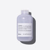 甜愛柔潤洗髮露 <div class="product-qualities">
<div class="quality">
<svg xml:space="preserve" style="enable-background: new 0 0 50 50;" viewbox="0 0 50 50" y="0px" x="0px" xmlns:xlink="http://www.w3.org/1999/xlink" xmlns="http://www.w3.org/2000/svg" version="1.1"> <g> <path d="M41.9,30c2.1,0.4,4,1.1,5.6,2.6c0.1,0.1,0.3,0.3,0.2,0.5c-0.1,0.2-0.3,0-0.5,0c-1.9-0.7-3.7-1.7-5.5-2.6
			c-0.1-0.1-0.3-0.1-0.2-0.3C41.5,29.9,41.7,30,41.9,30z"></path> <path d="M14,46.5c0.2-1.9,1.2-3.3,2.6-4.6c0.1-0.1,0.2-0.2,0.4-0.1c0.2,0.1,0,0.3,0,0.4c-0.9,1.4-1.6,2.9-2.2,4.5
			c-0.1,0.3-0.2,0.7-0.5,0.6C14,47.3,14.1,46.9,14,46.5z"></path> <path d="M1.7,21.2c0-0.3,0.2-0.4,0.3-0.4c1.6-0.7,3.2-1.1,5-1c0.2,0,0.5-0.1,0.6,0.3c0,0.3-0.3,0.3-0.5,0.3
			C5.2,20.7,3.5,20.9,1.7,21.2z"></path> <path d="M33.8,40.3c0,0.3,0,0.5-0.2,0.6c-0.2,0.1-0.4-0.1-0.5-0.3c-0.3-0.5-0.4-1.1-0.7-1.6c-0.3-0.6-0.6-1.2-0.8-1.8
			c-0.1-0.2-0.1-0.3,0-0.4c0.1-0.1,0.3-0.1,0.4,0C32.8,37.9,33.6,39,33.8,40.3z"></path> <path d="M44,21.8c-0.6,0-1.2,0-1.8,0c-0.2,0-0.4,0-0.4-0.2c0-0.2,0.1-0.4,0.3-0.4c1.4-0.2,2.8-0.4,4.2,0
			c0.2,0,0.5,0.1,0.5,0.3c0,0.2-0.3,0.2-0.5,0.2C45.5,21.9,44.8,21.7,44,21.8z"></path> <path d="M25.7,3.8c0.1-0.5,0.1-1,0.2-1.5c0-0.1,0.1-0.2,0.2-0.2c0.2,0,0.2,0.2,0.2,0.3c0,1.5,0.4,3,0.7,4.4
			c0,0.2,0.1,0.4-0.1,0.4c-0.2,0.1-0.3-0.1-0.4-0.3C25.9,6,25.8,4.9,25.7,3.8z"></path> <path d="M6.7,12.6c-1.3-0.2-2.3-1.1-3.2-2.1c-0.1-0.1-0.2-0.2-0.1-0.3c0.1-0.1,0.2-0.2,0.4-0.1c1,0.8,2.2,1.2,3.3,1.9
			c0.1,0.1,0.3,0.2,0.3,0.4C7.2,12.7,6.9,12.6,6.7,12.6z"></path> <path d="M44.2,14c0,0.2-0.2,0.2-0.3,0.3c-1.5,0.4-2.8,1-4.2,1.7c-0.2,0.1-0.4,0.2-0.5,0c-0.1-0.2,0.1-0.3,0.3-0.4
			c1.3-1.1,2.8-1.5,4.4-1.7C44,13.8,44.2,13.8,44.2,14z"></path> <path d="M41.2,37.4c-0.1,0.3-0.3,0.2-0.5,0.1c-0.7-0.3-1.2-0.8-1.6-1.5c-0.3-0.5-0.6-1-0.9-1.4
			c-0.1-0.2-0.1-0.3,0-0.4c0.1-0.1,0.2,0,0.3,0.1c0.8,1,1.6,1.9,2.5,2.9C41.1,37.3,41.2,37.3,41.2,37.4z"></path> <path d="M7.1,36.4c-0.2,0-0.3,0-0.4-0.1c-0.1-0.1,0-0.2,0.1-0.3c0.2-0.2,0.4-0.3,0.6-0.4c1-0.5,2-0.9,3-1.3
			c0.2-0.1,0.4-0.2,0.6,0.1c0.1,0.3-0.1,0.4-0.3,0.4c-1,0.5-1.9,1-2.9,1.5C7.6,36.3,7.3,36.3,7.1,36.4z"></path> <path d="M6.1,29.2c-0.3,0-0.6,0.1-0.6-0.2c0-0.2,0.3-0.3,0.5-0.3c1.2-0.4,2.4-0.6,3.5-1.1c0.2-0.1,0.4-0.1,0.4,0.1
			c0.1,0.2-0.1,0.3-0.3,0.4C8.5,28.6,7.3,29.1,6.1,29.2z"></path> <path d="M27.2,44.3c0,0.1,0,0.2-0.1,0.3c-0.2,0.1-0.3,0-0.3-0.1c-0.7-0.9-1-2-1.3-3.1c0-0.1,0-0.3,0.2-0.3
			c0.1,0,0.2,0,0.3,0.1C26.5,42.2,27.1,43.2,27.2,44.3z"></path> <path d="M32.3,9.6c0.1-1,0.6-1.7,1.2-2.5C33.6,7,33.7,6.9,33.9,7C34,7.1,34.1,7.2,34,7.4c-0.4,0.8-0.7,1.6-1.1,2.4
			c-0.1,0.1-0.2,0.3-0.4,0.3C32.3,10,32.4,9.7,32.3,9.6z"></path> <path d="M14.5,3.7c0-0.3,0.1-0.5,0.3-0.6c0.3-0.1,0.4,0.1,0.5,0.3c0.3,0.5,0.3,1.1,0.5,1.7C16,5.8,16.2,6.4,16.4,7
			c0.1,0.2,0.1,0.3-0.1,0.4c-0.1,0.1-0.3,0.1-0.4-0.1C15.2,6.2,14.6,5,14.5,3.7z"></path> <g> <path d="M37.5,26.1c-0.2-0.4-0.4-0.8-0.6-1.1c-0.3-0.7-0.6-1.5-0.9-2.2c-0.6-1.5-1.2-3-1.7-4.6l0,0c0-0.1-0.1-0.1-0.1-0.2
				c-0.8-0.7-1.7-1.3-2.7-1.8L30,15.7L28.6,15c-1.8-0.9-3.5-1.9-5.3-2.9c0,0-0.1-0.1-0.1-0.1c-0.1,0-0.2,0-0.3,0l-5.1,0.8
				c-1.7,0.3-3.5,0.5-5.2,1c-0.2,0-0.3,0.2-0.3,0.4l0,0c0.2,2,0.4,4.1,0.7,6.1c0.1,1,0.2,2,0.4,3.1c0.2,1,0.4,2,0.6,3
				c0.5,2,0.9,4,1.4,6l0.8,3l0.4,1.5l0.2,0.7l0.1,0.4l0,0.2l0,0c0,0.1,0,0.1,0.1,0.2c0,0,0,0,0,0c0,0,0,0.1,0.1,0.1
				c0,0,0.1,0.1,0.1,0.1c0,0,0,0,0,0c0,0,0,0,0,0c0.1,0,0.2,0,0.3-0.1c0,0,0,0,0,0l0.1,0l0.1-0.1l0.1-0.1l0.3-0.2l0.6-0.4l1.2-0.8
				c0.8-0.5,1.6-1,2.4-1.5c1.6-0.9,3.4-1.7,5.1-2.5c1.7-0.8,3.4-1.6,5.2-2.4c1.8-0.8,3.4-1.7,5.1-2.7l0,0c0.2-0.1,0.3-0.3,0.2-0.5
				C37.8,26.9,37.7,26.5,37.5,26.1z M35.1,23.2c0.3,0.8,0.6,1.5,1,2.3c0.2,0.4,0.4,0.7,0.6,1.1c0,0.1,0.1,0.2,0.1,0.2
				c-1.4-0.3-2.8-0.7-4.2-0.9c-0.7-0.1-1.4-0.3-2.2-0.4l-1.1-0.3L29,25c0,0,0-0.1,0-0.1c0.1-0.9,0.4-1.9,0.6-2.8
				c0.2-0.8,0.3-1.7,0.5-2.5c0,0,0.1,0,0.1,0c0.1,0,0.1,0,0.2,0c0,0,0.1,0,0.1-0.1c1-0.2,2-0.5,3-0.7c0,0,0,0,0,0
				C34,20.3,34.5,21.7,35.1,23.2z M18.1,36.9c0.2-1.1,0.3-2.3,0.4-3.4c0.1-1.4,0.4-2.8,0.6-4.2c0.1-0.7,0.3-1.4,0.4-2.1
				c0.1-0.7,0.4-1.3,0.5-2c0.2-1.2,0.5-2.3,0.8-3.5c1.1,0.6,2.3,1.1,3.3,1.8l3.8,2.1c-0.1,0.1-0.2,0.3-0.3,0.4L26.7,27l-1.9,2.2
				c-1.2,1.5-2.5,2.9-3.8,4.4L18.1,36.9z M24.6,16.8c0.8,0.5,1.6,1.1,2.4,1.6c0.2,0.1,0.5,0.2,0.7,0.3l0.7,0.4
				c0.2,0.1,0.5,0.2,0.7,0.3c-0.2,0.8-0.4,1.7-0.6,2.5l-0.4,2.7l-3.6-2c-1.1-0.7-2.3-1.2-3.4-1.8L24.6,16.8z M29.6,16.5l1.4,0.6
				c0.6,0.3,1.1,0.6,1.7,1c-0.3,0.1-0.6,0.1-1,0.2c-0.5,0.1-1,0.2-1.5,0.3l-0.3,0.2c0.1-0.1,0.1-0.1,0.1-0.1c0,0-0.1,0-0.1,0
				c-0.1,0-0.2,0-0.3-0.1c-0.2-0.1-0.4-0.2-0.7-0.3L28.2,18c-0.2-0.1-0.5-0.2-0.7-0.3c-0.9-0.5-1.8-1.1-2.7-1.6c0,0,0,0,0-0.1
				c0,0,0,0,0,0c-0.3-0.6-0.5-1.2-0.7-1.8c-0.1-0.3-0.2-0.6-0.3-0.9c1.5,0.8,2.9,1.7,4.4,2.5L29.6,16.5z M17.9,13.6l4.8-0.7
				c0,0,0,0.1,0,0.1l0.2,0.5c0.1,0.3,0.2,0.7,0.4,1l0.5,1l0.3,0.7c-0.6,0.7-1.3,1.4-1.9,2.1c-0.6,0.7-1.1,1.3-1.7,2
				c-1.1-1-2.3-2-3.4-3l-3.4-3c0.6-0.1,1.2-0.3,1.8-0.4C16.2,13.8,17.1,13.7,17.9,13.6z M16.4,32.1l-1.5-6c-0.5-2-0.9-3.9-1.2-6
				c-0.2-1.7-0.4-3.3-0.5-5c1.1,1,2.1,1.9,3.2,2.9c1.2,1,2.4,2.1,3.6,3.1c-0.2,1.3-0.6,2.6-0.8,3.8c-0.1,0.7-0.3,1.4-0.5,2.1
				c-0.1,0.7-0.3,1.4-0.4,2.1c-0.2,1.4-0.4,2.8-0.6,4.2c-0.2,0.9-0.3,1.8-0.4,2.6l-0.2-0.9L16.4,32.1z M32.3,29.7
				c-1.7,0.8-3.5,1.6-5.2,2.4c-1.7,0.8-3.4,1.6-5.1,2.6c-0.6,0.4-1.2,0.7-1.8,1.1c0.5-0.5,1-1.1,1.5-1.7c1.2-1.5,2.6-2.8,3.8-4.4
				l1.9-2.2l0.9-1.1c0.2-0.2,0.3-0.4,0.5-0.6c0,0,0,0,0,0l0.4,0.1l1.1,0.2l2.1,0.5c1.4,0.4,2.7,0.6,4.1,0.9
				C35.1,28.3,33.7,29.1,32.3,29.7z"></path> <path d="M30,18.7C30,18.7,30,18.7,30,18.7C30,18.7,30,18.7,30,18.7C30,18.7,30,18.7,30,18.7z"></path> </g> </g> </svg> <span>閃亮</span>
</div>
<div class="quality">
<svg xml:space="preserve" style="enable-background: new 0 0 50 50;" viewbox="0 0 50 50" y="0px" x="0px" xmlns:xlink="http://www.w3.org/1999/xlink" xmlns="http://www.w3.org/2000/svg" version="1.1"> <g> <path d="M45.2,6.7C45.1,5.7,44.6,5,44,4.4c-0.6-0.6-1.3-1-2-1.3c-0.3-0.1-0.7,0-0.8,0.3c-0.1,0.3,0,0.7,0.3,0.8l0,0
			c1.2,0.5,2.4,1.5,2.5,2.6c0,0.3,0,0.6-0.1,0.8c-0.1,0.3-0.2,0.6-0.4,0.9c-0.3,0.6-0.8,1.1-1.3,1.6c-0.7,0.6-1.5,1.2-2.4,1.6
			c-2.6-1.3-5.4-2-8.2-2.5c-2.9-0.6-5.9-1-8.9-1.1c-3-0.1-6,0.1-8.9,0.5c-1.5,0.3-3,0.6-4.4,1.2C9.3,9.9,9.1,10,8.9,10.1
			c-0.2,0.1-0.4,0.2-0.6,0.3c-0.4,0.2-0.8,0.6-1,1.2c-0.2,0.6,0,1.3,0.3,1.7c0.3,0.4,0.6,0.7,0.9,1c1.3,1,2.8,1.5,4.2,2
			c1.5,0.4,3,0.6,4.5,0.8c3,0.3,6,0.2,9-0.1c3-0.3,5.9-0.9,8.8-1.8c1.7-0.5,3.4-1.1,5-2c0.2,0.1,0.4,0.2,0.7,0.4
			c0.3,0.2,0.6,0.4,0.8,0.6c0.3,0.2,0.4,0.5,0.6,0.7c0.2,0.3,0.4,0.6,0.5,0.9c0.6,1.2,0.8,2.6,0.1,3.8c-0.5,0.9-1.5,1.6-2.5,2.3
			c-0.2-0.1-0.3-0.3-0.5-0.4c-1.2-1-2.6-1.5-4.1-2c-1.4-0.5-2.9-0.8-4.3-1c-2.9-0.5-5.9-0.7-8.8-0.8c-3-0.1-6,0.2-8.8,1.3
			c-0.7,0.3-1.4,0.6-2,0.9c-0.7,0.4-1.3,0.8-1.9,1.3c-0.6,0.6-1,1.3-1,2.2c0,0.4,0.1,0.9,0.2,1.3c0.2,0.5,0.6,0.7,0.9,0.9
			c1.4,0.8,2.8,1.2,4.3,1.5c1.3,0.3,2.6,0.4,3.9,0.5c-1.8,0.2-3.5,0.6-5.2,1.2c-0.7,0.2-1.4,0.5-2.1,0.8c-0.7,0.4-1.4,0.7-2,1.3
			c-0.3,0.3-0.6,0.7-0.7,1.2c-0.1,0.5,0,1,0.2,1.4c0.4,0.8,1,1.4,1.6,1.9c1.3,0.9,2.8,1.4,4.2,1.8c1.5,0.4,3,0.6,4.4,0.7
			c3,0.3,6,0.2,8.9-0.1c3-0.3,5.9-1.1,8.7-2.2c1.4-0.6,2.8-1.2,4-2.2c0,0,0,0,0,0c0.6,0.4,1.1,0.9,1.6,1.4c0.4,0.5,0.7,1.1,0.8,1.7
			l0,0.5l0,0.5c0,0.3-0.1,0.7-0.2,1c-0.1,0.6-0.4,1.2-0.8,1.6c-0.4,0.4-1,0.8-1.6,1.1c-1.3,0.6-2.7,1-4.1,1.4
			c-2.8,0.8-5.6,1.6-8.5,1.9c-2.9,0.4-5.8,0.1-8.6-0.3c-2.8-0.5-5.5-1.7-8.1-3l0,0l0,0c-0.3-0.2-0.7,0-0.8,0.3
			c-0.2,0.3,0,0.7,0.3,0.8c2.7,1.4,5.4,2.5,8.4,3.1c2.9,0.5,6,0.7,9,0.3c3-0.3,5.9-1.1,8.7-2c1.4-0.4,2.8-0.8,4.2-1.5
			c0.7-0.3,1.4-0.7,2-1.3c0.6-0.6,0.9-1.4,1.1-2.2c0.1-0.4,0.2-0.8,0.2-1.2l0-0.6l-0.1-0.6c-0.1-0.8-0.5-1.6-1-2.2
			c-0.5-0.6-1-1.1-1.6-1.6c0.2-0.3,0.5-0.6,0.7-0.9c0.4-0.7,0.7-1.4,0.9-2.1c0.2-0.7,0.4-1.5,0.4-2.3c0-0.8-0.2-1.6-0.5-2.3
			c-0.3-0.7-0.7-1.3-1.1-2c-0.1-0.2-0.2-0.3-0.4-0.4c1-0.7,2-1.4,2.6-2.6c0.4-0.7,0.6-1.6,0.5-2.4c-0.1-0.8-0.3-1.6-0.6-2.3
			c-0.2-0.4-0.3-0.7-0.5-1c-0.2-0.3-0.5-0.7-0.8-1c-0.3-0.3-0.6-0.5-0.9-0.8c0,0-0.1-0.1-0.1-0.1c0.7-0.4,1.3-0.9,2-1.5
			c0.6-0.5,1.1-1.2,1.5-1.9C44.8,8.8,45,8.4,45.1,8C45.2,7.6,45.3,7.1,45.2,6.7z M10.5,24.6c-0.1-0.1-0.3-0.2-0.4-0.3
			c0,0-0.1-0.1-0.1-0.1c0,0,0,0,0,0l0-0.1c-0.1-0.2-0.1-0.5-0.1-0.7c0-0.5,0.3-1,0.7-1.5c0.9-0.9,2.2-1.5,3.5-2.1
			c2.6-1,5.5-1.4,8.4-1.3c2.9,0.1,5.8,0.4,8.7,0.8c1.4,0.3,2.9,0.5,4.2,1c1.4,0.4,2.7,1,3.7,1.8c0.1,0.1,0.2,0.1,0.2,0.2
			c-1.1,0.8-2.3,1.4-3.6,1.9c-2.7,1-5.6,1.5-8.4,1.8c-2.9,0.3-5.8,0.4-8.7,0.3c-1.4-0.1-2.9-0.2-4.3-0.5
			C13,25.6,11.6,25.2,10.5,24.6z M35.7,34.8c-2.7,1.1-5.5,1.8-8.4,2.1c-2.9,0.3-5.8,0.3-8.7,0.1c-2.9-0.3-5.8-0.8-8.1-2.4
			c-0.5-0.4-1-0.9-1.2-1.4c-0.1-0.3-0.1-0.5-0.1-0.7c0.1-0.2,0.2-0.5,0.4-0.7c0.4-0.4,1.1-0.8,1.7-1.1c0.6-0.3,1.3-0.6,2-0.8
			c2.7-0.9,5.6-1.4,8.5-1.4c2.9,0,5.8,0.5,8.7,1c1.4,0.3,2.9,0.6,4.2,1c0.7,0.2,1.4,0.4,2,0.7l0.4,0.2l0.4,0.3
			c0.3,0.2,0.6,0.5,0.9,0.7c0.3,0.2,0.6,0.4,0.8,0.6C38.2,33.7,37,34.3,35.7,34.8z M41.6,25.5c0.6,1.2,0.4,2.5,0,3.9
			c-0.3,1-0.8,1.9-1.5,2.7c-0.4-0.3-0.7-0.5-1.1-0.7c-0.3-0.2-0.6-0.4-0.9-0.6c-0.1-0.1-0.4-0.2-0.5-0.4l-0.5-0.3
			c-0.7-0.3-1.4-0.6-2.2-0.8c-1.4-0.4-2.9-0.7-4.4-1c-1.7-0.3-3.5-0.6-5.2-0.7c0.7-0.1,1.4-0.1,2.1-0.2c2.9-0.3,5.9-0.9,8.7-2
			c1.4-0.6,2.7-1.3,3.9-2.1c0.1,0.1,0.2,0.3,0.4,0.4C40.9,24.3,41.3,24.9,41.6,25.5z M34.6,13.9c-2.8,0.9-5.6,1.5-8.5,1.7
			c-2.9,0.3-5.8,0.3-8.7,0.1c-1.4-0.1-2.9-0.4-4.2-0.7c-1.4-0.4-2.7-0.9-3.8-1.7c-0.3-0.2-0.5-0.4-0.7-0.7c-0.1-0.2-0.2-0.5-0.2-0.6
			c0.2-0.4,0.8-0.8,1.4-1.1c1.3-0.5,2.7-0.9,4.2-1.1c2.9-0.5,5.8-0.6,8.7-0.5c2.9,0.1,5.8,0.5,8.7,1.1c2.4,0.5,4.8,1.1,7.1,2.1
			C37.3,13,36,13.5,34.6,13.9z"></path> <g> <path d="M3.8,13.6C3.8,13.6,3.8,13.6,3.8,13.6c-0.3,0-0.5-0.2-0.5-0.5c0-0.1,0.1-1.9,2-4c2.5-2.8,5.7-2.7,5.8-2.7
				c0.3,0,0.5,0.2,0.5,0.5c0,0.3-0.2,0.5-0.5,0.5c0,0-2.8-0.1-5,2.4c-1.7,1.8-1.8,3.4-1.8,3.4C4.3,13.4,4.1,13.6,3.8,13.6z"></path> </g> <g> <path d="M1.8,11.6C1.8,11.6,1.8,11.6,1.8,11.6c-0.3,0-0.5-0.2-0.5-0.5c0-0.1,0.1-1.9,2-4C5.9,4.2,9,4.3,9.1,4.4
				c0.3,0,0.5,0.2,0.5,0.5c0,0.3-0.2,0.5-0.5,0.5c0,0-2.8-0.1-5,2.4c-1.7,1.8-1.8,3.4-1.8,3.4C2.3,11.4,2.1,11.6,1.8,11.6z"></path> </g> <g> <path d="M38,46.1C38,46.1,37.9,46.1,38,46.1c-0.4,0-0.6-0.2-0.6-0.5c0-0.3,0.2-0.5,0.5-0.5c0,0,2.8,0.1,5-2.4
				c1.7-1.8,1.8-3.4,1.8-3.4c0-0.3,0.2-0.5,0.5-0.5c0.3,0,0.5,0.2,0.5,0.5c0,0.1-0.1,1.9-2,4C41.4,46,38.6,46.1,38,46.1z"></path> </g> <g> <path d="M40,48.1C40,48.1,39.9,48.1,40,48.1c-0.4,0-0.6-0.2-0.6-0.5c0-0.3,0.2-0.5,0.5-0.5c0,0,2.8,0.1,5-2.4
				c1.7-1.8,1.8-3.4,1.8-3.4c0-0.3,0.2-0.5,0.5-0.5c0.3,0,0.5,0.2,0.5,0.5c0,0.1-0.1,1.9-2,4C43.4,48,40.6,48.1,40,48.1z"></path> </g> </g> </svg> <span>彈力</span>
</div>
<div class="quality">
<svg xml:space="preserve" style="enable-background: new 0 0 50 50;" viewbox="0 0 50 50" y="0px" x="0px" xmlns:xlink="http://www.w3.org/1999/xlink" xmlns="http://www.w3.org/2000/svg" version="1.1"> <g> <path d="M25.9,1.7c-2.3,0-4.7,0.6-6.8,1.5c-2.1,1-4.1,2.3-5.9,3.9l-0.7,0.6c-0.2,0.2-0.4,0.4-0.5,0.6
			c-0.3,0.4-0.7,0.9-0.9,1.5c-0.6,1-1.1,2.1-1.6,3.2c-1,2.2-1.8,4.4-2.5,6.7c-0.7,2.3-1.2,4.6-1.4,7c-0.1,1.2-0.2,2.4-0.2,3.6
			l0.1,3.6c0,2.4,0,4.8,0.1,7.2c0.1,1.2,0.2,2.4,0.4,3.5l0.5,3.6L6,47.8c3.3-0.2,6.7-0.1,10-0.2l10-0.1l5,0c1.7-0.1,3.3-0.1,5-0.1
			l10,0.1l-0.3,0.3c0.2-1.1,0.4-2.3,0.4-3.5c0.1-1.2,0.1-2.4,0-3.5c-0.1-2.4-0.4-4.8-0.4-7.2c0.5-4.8-0.2-9.4-1.5-14
			c-0.7-2.3-1.5-4.5-2.4-6.7c-0.9-2.2-2.1-4.2-3.7-6c-1.6-1.7-3.5-3.1-5.6-4C30.6,2.1,28.2,1.7,25.9,1.7z M25.9,0.8
			c2.4,0,4.9,0.4,7.2,1.3c2.3,0.9,4.3,2.4,6,4.2c1.6,1.9,2.9,4,3.9,6.2c1,2.2,1.8,4.5,2.5,6.8c0.7,2.3,1.2,4.7,1.5,7.1
			c0.1,1.2,0.2,2.4,0.2,3.6c0,1.2-0.2,2.5-0.2,3.6c-0.1,2.3,0.2,4.7,0.3,7.1c0.1,1.2,0.1,2.4,0,3.6c-0.1,1.2-0.2,2.4-0.4,3.7l0,0
			c-0.1,0.3-0.3,0.5-0.6,0.5c-3.3-0.1-6.7,0-10,0c-3.3,0-6.7,0.1-10,0.1c-3.3,0.1-6.7,0-10,0.1c-3.3,0-6.7,0-10,0.1
			c-0.3,0-0.6-0.2-0.6-0.5l0,0l-0.6-3.6c-0.2-1.2-0.3-2.5-0.4-3.7c-0.1-2.4,0-4.9,0-7.2l-0.1-3.6c0-1.2,0.1-2.5,0.2-3.7
			c0.3-2.4,0.8-4.8,1.5-7.2c0.7-2.3,1.5-4.7,2.5-6.9c0.5-1.1,1-2.2,1.6-3.3c0.3-0.5,0.6-1.1,1-1.6c0.2-0.3,0.4-0.5,0.7-0.7l0.7-0.6
			c1.9-1.6,3.9-3,6.2-4C20.9,1.3,23.4,0.7,25.9,0.8z"></path> <path d="M25.4,48.5c-1.4,0.1-2.9-0.3-4.1-1c-1.2-0.7-2.3-1.7-3.1-2.8c-1.7-2.2-2.8-4.7-3.7-7.2
			c-0.9-2.6-1.4-5.2-2.1-7.8c-0.6-2.6-1.1-5.3-1.4-7.9c0-0.3,0.2-0.5,0.4-0.5c0.1,0,0.2,0,0.3,0.1l0,0c0.9,0.6,2,1.1,3.2,1.4
			c1.2,0.2,2.4,0.4,3.6,0.5c2.4,0.2,4.8,0.1,7.2-0.2c1.2-0.2,2.4-0.4,3.6-0.6c1.2-0.3,2.3-0.7,3.5-1c2.3-0.7,4.7-1.4,6.9-2.4l0,0
			c0.2-0.1,0.3,0,0.4,0.2c0,0,0,0.1,0,0.2c-0.2,1.4-0.4,2.8-0.6,4.3c-0.2,1.4-0.4,2.8-0.7,4.3c-0.2,1.4-0.6,2.8-1,4.2
			c-0.4,1.4-0.8,2.8-1.3,4.1c-1,2.7-2.2,5.3-3.8,7.8c-0.8,1.2-1.8,2.3-3,3.2C28.4,47.8,26.9,48.4,25.4,48.5z M25.4,47.5
			c2.7-0.1,5-2,6.5-4.3c1.5-2.3,2.7-4.9,3.6-7.6c0.9-2.7,1.7-5.4,2.3-8.2c0.3-1.4,0.5-2.8,0.7-4.2c0.2-1.4,0.4-2.8,0.6-4.2l0.9,0.7
			c-1.1,0.5-2.3,0.9-3.5,1.3c-1.2,0.4-2.3,0.8-3.5,1.2c-1.2,0.4-2.4,0.7-3.6,1c-1.2,0.3-2.4,0.6-3.6,0.7c-2.5,0.3-5,0.4-7.5,0.2
			c-1.2-0.1-2.5-0.3-3.7-0.5c-0.6-0.2-1.2-0.3-1.8-0.6c-0.6-0.3-1.2-0.5-1.8-1l1-0.5c0.3,2.6,0.7,5.3,1.3,7.8c0.6,2.6,1.2,5.2,2,7.7
			c0.9,2.5,2,4.9,3.6,6.9c0.8,1,1.7,1.9,2.8,2.6C22.9,47.2,24.1,47.6,25.4,47.5z"></path> </g> </svg> <span>保護</span>
</div>
</div>
<div style="text-align: left;">溫和洗淨髮絲，撫平毛躁亂髮，使頭髮柔順好整理。<br><br><span data-mce-fragment="1">75ml NT$580／250ml NT$890／1000</span><span data-mce-fragment="1">ml NT$2,540</span><br>
</div> 250 ml  我的商店
