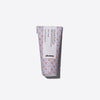 輕狂蜜 <div class="product-qualities">
<div class="quality">
<svg version="1.1" xmlns="http://www.w3.org/2000/svg" xmlns:xlink="http://www.w3.org/1999/xlink" x="0px" y="0px" viewbox="0 0 50 50" style="enable-background: new 0 0 50 50;" xml:space="preserve"> <g> <path d="M25.9,1.7c-2.3,0-4.7,0.6-6.8,1.5c-2.1,1-4.1,2.3-5.9,3.9l-0.7,0.6c-0.2,0.2-0.4,0.4-0.5,0.6
			c-0.3,0.4-0.7,0.9-0.9,1.5c-0.6,1-1.1,2.1-1.6,3.2c-1,2.2-1.8,4.4-2.5,6.7c-0.7,2.3-1.2,4.6-1.4,7c-0.1,1.2-0.2,2.4-0.2,3.6
			l0.1,3.6c0,2.4,0,4.8,0.1,7.2c0.1,1.2,0.2,2.4,0.4,3.5l0.5,3.6L6,47.8c3.3-0.2,6.7-0.1,10-0.2l10-0.1l5,0c1.7-0.1,3.3-0.1,5-0.1
			l10,0.1l-0.3,0.3c0.2-1.1,0.4-2.3,0.4-3.5c0.1-1.2,0.1-2.4,0-3.5c-0.1-2.4-0.4-4.8-0.4-7.2c0.5-4.8-0.2-9.4-1.5-14
			c-0.7-2.3-1.5-4.5-2.4-6.7c-0.9-2.2-2.1-4.2-3.7-6c-1.6-1.7-3.5-3.1-5.6-4C30.6,2.1,28.2,1.7,25.9,1.7z M25.9,0.8
			c2.4,0,4.9,0.4,7.2,1.3c2.3,0.9,4.3,2.4,6,4.2c1.6,1.9,2.9,4,3.9,6.2c1,2.2,1.8,4.5,2.5,6.8c0.7,2.3,1.2,4.7,1.5,7.1
			c0.1,1.2,0.2,2.4,0.2,3.6c0,1.2-0.2,2.5-0.2,3.6c-0.1,2.3,0.2,4.7,0.3,7.1c0.1,1.2,0.1,2.4,0,3.6c-0.1,1.2-0.2,2.4-0.4,3.7l0,0
			c-0.1,0.3-0.3,0.5-0.6,0.5c-3.3-0.1-6.7,0-10,0c-3.3,0-6.7,0.1-10,0.1c-3.3,0.1-6.7,0-10,0.1c-3.3,0-6.7,0-10,0.1
			c-0.3,0-0.6-0.2-0.6-0.5l0,0l-0.6-3.6c-0.2-1.2-0.3-2.5-0.4-3.7c-0.1-2.4,0-4.9,0-7.2l-0.1-3.6c0-1.2,0.1-2.5,0.2-3.7
			c0.3-2.4,0.8-4.8,1.5-7.2c0.7-2.3,1.5-4.7,2.5-6.9c0.5-1.1,1-2.2,1.6-3.3c0.3-0.5,0.6-1.1,1-1.6c0.2-0.3,0.4-0.5,0.7-0.7l0.7-0.6
			c1.9-1.6,3.9-3,6.2-4C20.9,1.3,23.4,0.7,25.9,0.8z"></path> <path d="M25.4,48.5c-1.4,0.1-2.9-0.3-4.1-1c-1.2-0.7-2.3-1.7-3.1-2.8c-1.7-2.2-2.8-4.7-3.7-7.2
			c-0.9-2.6-1.4-5.2-2.1-7.8c-0.6-2.6-1.1-5.3-1.4-7.9c0-0.3,0.2-0.5,0.4-0.5c0.1,0,0.2,0,0.3,0.1l0,0c0.9,0.6,2,1.1,3.2,1.4
			c1.2,0.2,2.4,0.4,3.6,0.5c2.4,0.2,4.8,0.1,7.2-0.2c1.2-0.2,2.4-0.4,3.6-0.6c1.2-0.3,2.3-0.7,3.5-1c2.3-0.7,4.7-1.4,6.9-2.4l0,0
			c0.2-0.1,0.3,0,0.4,0.2c0,0,0,0.1,0,0.2c-0.2,1.4-0.4,2.8-0.6,4.3c-0.2,1.4-0.4,2.8-0.7,4.3c-0.2,1.4-0.6,2.8-1,4.2
			c-0.4,1.4-0.8,2.8-1.3,4.1c-1,2.7-2.2,5.3-3.8,7.8c-0.8,1.2-1.8,2.3-3,3.2C28.4,47.8,26.9,48.4,25.4,48.5z M25.4,47.5
			c2.7-0.1,5-2,6.5-4.3c1.5-2.3,2.7-4.9,3.6-7.6c0.9-2.7,1.7-5.4,2.3-8.2c0.3-1.4,0.5-2.8,0.7-4.2c0.2-1.4,0.4-2.8,0.6-4.2l0.9,0.7
			c-1.1,0.5-2.3,0.9-3.5,1.3c-1.2,0.4-2.3,0.8-3.5,1.2c-1.2,0.4-2.4,0.7-3.6,1c-1.2,0.3-2.4,0.6-3.6,0.7c-2.5,0.3-5,0.4-7.5,0.2
			c-1.2-0.1-2.5-0.3-3.7-0.5c-0.6-0.2-1.2-0.3-1.8-0.6c-0.6-0.3-1.2-0.5-1.8-1l1-0.5c0.3,2.6,0.7,5.3,1.3,7.8c0.6,2.6,1.2,5.2,2,7.7
			c0.9,2.5,2,4.9,3.6,6.9c0.8,1,1.7,1.9,2.8,2.6C22.9,47.2,24.1,47.6,25.4,47.5z"></path> </g> </svg> <span>防毛燥</span>
</div>
<div class="quality">
<svg version="1.1" xmlns="http://www.w3.org/2000/svg" xmlns:xlink="http://www.w3.org/1999/xlink" x="0px" y="0px" viewbox="0 0 50 50" style="enable-background: new 0 0 50 50;" xml:space="preserve"> <g> <path d="M27.5,13.8l-0.6,0c0,0-1.1,0.1-1.9,0.1c-0.8,0.1-3.6,0-3.6,0l-0.3,0l-0.1,0.3c0,0.1-0.5,1.5-0.6,2.5
			c0,0.5-0.6,2.1-1,3.2c-0.4,1.2-0.6,1.6-0.6,1.8c0,0.2-0.1,0.5-0.3,0.8c-0.6,0-2.5,0.1-3,0.1c-0.4,0-1.5-0.1-2.3-0.1
			c-0.5,0-0.9,0-1.1,0c-0.2,0-1,0-1.6,0c0.2-0.7,0.7-2.2,0.9-3.1c0.2-0.8,0.6-2,0.9-2.8c0.1-0.4,0.2-0.7,0.3-0.8
			c0.1-0.5,0.3-1.4,0.3-1.4l0.1-0.4h-0.4c-0.1,0-1.7,0-2.5,0.1c-0.6,0.1-2.2,0-2.7-0.1l-0.3,0l-0.1,0.3C7,14.5,5.5,19,5.2,20.7
			c-0.2,1.1-0.6,2.4-1,3.7c-0.2,0.7-0.4,1.4-0.6,2.1c-0.2,0.8-0.6,2.2-1,3.6c-0.5,1.7-1,3.4-1.1,3.8c-0.1,0.7-0.4,1.4-0.4,1.4
			l-0.3,0.6l0.6,0c0,0,2.5-0.1,3.3,0c0.8,0.1,2,0,2,0l0.3,0l0.1-0.3c0,0,0.8-3.4,1.3-4.6c0.4-1,0.9-2.6,1.1-3.3c0.6,0,2,0,3.7-0.1
			c1.9-0.1,2.3-0.1,3.1,0l1.2,0.1l-0.8,3.1c-0.3,1.3-1.3,4.5-1.3,4.5l-0.1,0.4l0.5,0c0,0,1.5,0.1,3.4,0.1h1.9h0.3l0.1-0.3
			c0-0.1,1.1-5.7,2-7.4c0.9-1.8,2.3-7.9,2.3-8.1L27.5,13.8z M22.6,27.9c-0.8,1.6-1.7,6.1-2,7.3H19c-1.2,0-2.3-0.1-2.9-0.1
			c0.3-0.9,0.9-3.1,1.2-4.1l1.1-4l-2.1-0.1c-0.8-0.1-1.2-0.1-3.1,0c-2.2,0.1-3.9,0.1-3.9,0.1l-0.3,0l-0.1,0.3c0,0-0.7,2.3-1.1,3.5
			c-0.4,1-1,3.6-1.2,4.4c-0.4,0-1.1,0-1.6,0c-0.6,0-2,0-2.8,0c0.1-0.3,0.2-0.6,0.3-1c0.1-0.4,0.6-2.1,1.1-3.8c0.4-1.4,0.8-2.8,1-3.6
			c0.2-0.7,0.4-1.4,0.6-2.1c0.4-1.3,0.8-2.6,1-3.7c0.3-1.5,1.4-5,1.8-6c0.6,0.1,2,0.1,2.6,0c0.5-0.1,1.4-0.1,1.9-0.1
			c-0.1,0.3-0.1,0.6-0.2,0.9c0,0.1-0.1,0.4-0.3,0.8c-0.3,0.8-0.7,2-0.9,2.9c-0.3,1.2-1,3.5-1,3.5l-0.2,0.5l0.5,0
			c0,0,1.8,0.1,2.1,0.1c0.1,0,0.5,0,1,0c0.8,0,1.9,0.1,2.3,0.1c0.7,0,3.2-0.1,3.3-0.1l0.2,0l0.1-0.2c0.1-0.1,0.5-0.9,0.5-1.3
			c0-0.2,0.3-1,0.5-1.6c0.5-1.3,1-2.7,1-3.4c0-0.7,0.3-1.6,0.4-2.1c0.7,0,2.7,0,3.4,0c0.4,0,1-0.1,1.3-0.1l-1.6,5.2
			C24.9,20,23.5,26.2,22.6,27.9z"></path> <path d="M46.1,15.6c-3-1.8-6.9-1.6-8.8-1.5l-0.2,0c-1.8,0.1-5.9,0.1-5.9,0.1h-0.3l-0.1,0.2c0,0-0.4,0.9-0.5,1.5
			c-0.1,0.6-0.7,2.7-0.7,2.7l-0.1,0.5l0.5,0c0.1,0,2.9,0.1,4.4,0.1c1.5-0.1,4.2-0.1,5.7-0.1c0.6,0,1.4,0.5,2,1.3
			c0.8,1,1.1,2.3,0.7,3.4C42,27,40.6,29.2,39,29.9c-1.8,0.8-2.9,0.8-4.2,0.9l-0.3,0c-0.9,0-1.8,0-2.3,0c0.2-0.7,0.6-2.2,1-3
			c0.6-1.2,1.5-5.9,1.5-6.1l0.1-0.4l-0.4,0c-0.2,0-1.8-0.1-2.3-0.1c-0.3,0-1.9,0.1-2.9,0.1h-0.3l-0.1,0.3c0,0.1-1,3-1.2,3.9
			c-0.1,0.5-0.4,1.5-0.8,2.6c-0.4,1.1-0.7,2.1-0.8,2.6c-0.2,1.1-1.1,4.3-1.1,4.5l-0.1,0.2l0.1,0.2c0.2,0.2,0.4,0.2,0.9,0.2
			c0.5,0,1.5-0.1,2.8,0.1c1,0.1,2.2,0.2,3.6,0.2c2,0,4.3-0.2,6.8-1c4.3-1.3,8.3-5,9.8-8.9C50.3,22.2,49.1,17.4,46.1,15.6z M48.1,26
			c-1.4,3.7-5.3,7.2-9.3,8.4c-4.1,1.2-7.7,1-10.1,0.7C27.9,35,27.3,35,26.8,35c-0.4,0-0.8,0-1,0c0,0,0,0,0,0c0.3-1,0.9-3.3,1-4.1
			c0.1-0.5,0.4-1.5,0.8-2.5c0.4-1.1,0.8-2.2,0.8-2.7c0.1-0.7,0.8-2.8,1-3.5c0.7,0,2.3,0,2.8-0.1c0.3,0,1.1,0,1.7,0
			c-0.3,1.5-0.9,4.6-1.4,5.4c-0.6,1.2-1.2,3.5-1.2,3.6l-0.1,0.4l0.4,0c0.1,0,1.5,0.1,2.9,0.1l0.3,0c1.3-0.1,2.6-0.1,4.4-1
			c2.5-1.1,3.7-4.6,4.3-6.6c0.4-1.4,0.1-2.9-0.9-4.1c-0.7-1-1.8-1.6-2.6-1.6c-1.5,0-4.3,0-5.8,0.1c-1.1,0-3,0-3.8,0
			c0.2-0.7,0.5-1.8,0.6-2.3c0.1-0.4,0.3-0.9,0.4-1.2c0.9,0,4.2,0,5.7-0.1l0.2,0c1.8-0.1,5.6-0.2,8.4,1.4
			C48.5,17.9,49.5,22.2,48.1,26z"></path> </g> </svg> <span>頭髮線條感</span>
</div>
<div class="quality">
<svg version="1.1" xmlns="http://www.w3.org/2000/svg" xmlns:xlink="http://www.w3.org/1999/xlink" x="0px" y="0px" viewbox="0 0 50 50" style="enable-background: new 0 0 50 50;" xml:space="preserve"> <g> <path d="M43.5,25.4c-0.2-2.8-0.5-5.6-1.1-8.3c-0.3-1.4-0.6-2.7-0.8-4.1c-0.3-1.4-0.4-2.8-1.2-4.1
			c-0.8-1.3-2.2-2.1-3.5-2.6c-1.3-0.5-2.6-1-4-1.4c-1.3-0.4-2.7-0.8-4.1-1c-0.7-0.1-1.4-0.2-2.2-0.2c-0.4,0-0.8,0.1-1.2,0.3
			c-0.4,0.2-0.6,0.5-0.9,0.8c-0.8,1.3-1,2.8-1.2,4.2l-0.1,1c0,0.3-0.1,0.7-0.1,1.1c0,0.8,0.5,1.5,1.2,1.9c0.1,0.5,0.3,1,0.4,1.5
			c0.2,0.6,0.4,1.1,0.8,1.7c0.1,0.1,0.1,0.1,0.2,0.2c0.1,0.1,0.2,0.1,0.3,0.2c0.2,0.1,0.4,0.1,0.5,0.1c0.3,0,0.7,0,1-0.1
			c0.3-0.1,0.6-0.2,0.9-0.4c0.1-0.1,0.2-0.1,0.2-0.2c0.1-0.1,0.2-0.3,0.2-0.3l0,0c0.6,0.1,1.2,0.3,1.9,0.4c0.4,0,0.8,0.1,1.1,0.1
			l0.9,0.1c0.5,0.9,0.5,2.1,0,3c-0.5,1.1-1.2,2.1-1.9,3.2c-0.4,0.5-0.7,1-1.1,1.6c-0.3,0.6-0.6,1.2-0.8,1.8l-1,2.7
			c-0.4-1.4-1.4-2.6-2.7-3.3c-1.3-0.7-2.7-1-4.1-1.2c-1.4-0.2-2.9-0.2-4.3,0.2c-1.4,0.3-2.7,1-3.9,1.8c-1.1,0.9-2.1,1.9-3,3
			c-0.9,1.1-1.6,2.4-2,3.8c-0.8,2.8-0.1,5.8,1.4,8.3c1.5,2.5,4.2,4.1,6.9,4.8c1.4,0.3,2.9,0.5,4.3,0.2l4.1-0.8
			c1.4-0.3,2.7-0.4,4.1-0.4c1.4,0,2.8,0,4.2,0c1.4,0,2.8-0.1,4.2-0.3c0.4-0.1,0.7-0.1,1.1-0.2c0.4-0.1,0.8-0.3,1.1-0.6
			c0.6-0.5,1-1.2,1.3-1.8c0.7-1.3,1.1-2.7,1.4-4c0.2-0.6,0.5-1.3,0.7-1.9c0.2-0.7,0.4-1.4,0.5-2.1C43.9,31,43.7,28.2,43.5,25.4z
			 M42.7,33.7c-0.1,0.7-0.3,1.3-0.5,2c-0.2,0.7-0.5,1.3-0.7,2c-0.3,1.4-0.7,2.7-1.4,3.9c-0.3,0.6-0.7,1.2-1.2,1.6
			c-0.5,0.4-1.1,0.5-1.8,0.6c-1.4,0.2-2.8,0.2-4.1,0.2c-1.4,0-2.8,0-4.2,0c-1.4-0.1-2.9,0.1-4.2,0.4l-4.1,0.8
			c-1.3,0.2-2.7,0.1-4-0.2c-2.6-0.6-5-2.2-6.4-4.5c-1.4-2.3-2-5.1-1.3-7.7c0.3-1.3,1-2.4,1.8-3.5c0.8-1.1,1.8-2,2.9-2.8
			c1.1-0.8,2.3-1.3,3.6-1.7c1.3-0.3,2.7-0.3,4-0.2c1.3,0.2,2.7,0.4,3.8,1.1c1.2,0.6,2,1.7,2.4,2.9c0.2,0.6,0.3,1.3,0.4,2
			c0.1,0.7,0.1,1.4,0.2,2.1c0.3,1.5,1.1,2.7,2.1,3.8l0,0c0.1,0.2,0.4,0.2,0.6,0c0.2-0.1,0.2-0.4,0-0.6l0,0c-0.9-1-1.6-2.2-1.9-3.4
			c-0.1-0.9-0.1-1.9-0.3-2.9c0,0,0.1-0.1,0.1-0.1l0,0l1.3-3.6c0.2-0.6,0.4-1.2,0.7-1.7c0.3-0.5,0.7-1,1-1.6c0.7-1,1.5-2.1,2-3.3
			c0.5-1,0.6-2.3,0.1-3.4c0.3-0.1,0.6-0.2,0.9-0.3c0.2-0.1,0.4-0.4,0.5-0.6c0.1-0.2,0.2-0.4,0.3-0.6c0-0.1,0.1-0.2,0.1-0.3
			c0.1,0,0.1,0,0.2,0c0.1,0,0.1,0,0.2,0l0.1,0c0.1,0,0.2,0,0.3-0.1c0.2,0,0.4-0.1,0.6-0.2c0.1,0,0.2-0.1,0.3-0.1l0.2-0.1
			c0.1,0,0.1,0,0.2-0.2c0.2-0.2,0.2-0.4,0-0.6c-0.1-0.1-0.4-0.2-0.5,0c0,0,0,0,0,0l-0.1,0.1c-0.1,0-0.2,0.1-0.2,0.1
			c-0.2,0.1-0.3,0.1-0.5,0.1c-0.2,0-0.4,0.1-0.5,0c-0.1,0-0.2-0.1-0.3-0.1c-0.2-0.1-0.4-0.4-0.6-0.7c-0.1-0.2-0.2-0.5-0.3-0.7
			c0,0,0-0.1,0-0.1l-0.1,0c0-0.1,0-0.1-0.1-0.2l0,0c0-0.1-0.1-0.1-0.2-0.2c-0.1,0-0.3,0-0.3,0.2c0,0.1,0,0.1-0.1,0.2l-0.1,0
			c0,0.1,0,0.1,0.1,0.2c-0.1,0.4-0.2,0.8-0.5,1.2c0,0,0,0.1,0,0.1c0,0.1,0.1,0.2,0.2,0.3l0.1,0c0.3,0.1,0.7,0.1,1,0.2
			c0.1,0.1,0.1,0.1,0.2,0.2c0,0,0,0,0,0c0,0.1,0,0.3-0.1,0.4c-0.1,0.3-0.3,0.6-0.5,0.7c-0.2,0.1-0.6,0.3-0.9,0.3c0,0-0.1,0-0.1,0
			l0,0L32,15.2c-0.4,0-0.7,0-1.1-0.1c-0.2,0-0.3-0.1-0.5-0.1c0.1-0.1,0.2-0.3,0.2-0.4c0.1-0.2,0.1-0.3,0.1-0.5
			c0-0.1,0.1-0.3,0.1-0.4l0-0.4c0.2-1,0.4-2.1,0.7-3.1l0,0c0-0.2-0.1-0.4-0.3-0.5c-0.2-0.1-0.4,0.1-0.5,0.3
			c-0.2,0.5-0.3,1.1-0.4,1.6c-0.1,0.3,0,0.6-0.1,0.8c0,0.3-0.1,0.5-0.2,0.8L30,13.8c0,0.1,0,0.3,0,0.4c0,0.1-0.1,0.2-0.1,0.3
			c-0.1,0.1-0.1,0,0,0c0.1,0-0.1,0-0.1,0l-0.3-0.1c-0.2-0.1-0.5-0.1-0.7-0.2c-0.2-0.1-0.4-0.3-0.5-0.5c0-0.1,0-0.3-0.1-0.3
			c0,0,0,0,0,0c0,0,0-0.1,0-0.1c0-0.4,0.1-1,0.2-1.6c0.1-0.5,0.3-1,0.4-1.6c0.1-0.5,0.2-1.1,0.3-1.6l0-0.1c0,0,0,0,0,0
			c0-0.2-0.1-0.4-0.4-0.4c-0.2,0-0.4,0.1-0.4,0.4c-0.1,0.5-0.1,1.1-0.3,1.6c-0.1,0.5-0.3,1.1-0.4,1.6c-0.1,0.6-0.1,1-0.1,1.7
			c0,0.1,0,0.1,0,0.2l0,0c-0.1,0-0.2,0-0.4-0.1c-0.3-0.1-0.5-0.3-0.7-0.5c-0.2-0.1-0.4-0.3-0.5-0.5c0-0.2,0-0.6,0-0.9
			c0.1-0.3,0.2-0.6,0.3-0.9l0.1-0.5c0-0.1,0.1-0.2,0.1-0.2l0.1-0.2c0.2-0.6,0.3-1.3,0.3-1.9l0,0c0-0.2-0.1-0.4-0.3-0.4
			c-0.2-0.1-0.4,0.1-0.5,0.3c-0.1,0.3-0.1,0.6-0.2,1c0,0.2,0,0.3,0,0.5c0,0.2-0.1,0.3-0.2,0.5l-0.1,0.2c0,0.1,0,0.2,0,0.2
			c-0.1,0.2-0.2,0.3-0.2,0.5c-0.1,0.3-0.1,0.6-0.1,1c0,0.4-0.1,0.6-0.1,1.1c0.1,0.5,0.4,0.8,0.7,1c0.3,0.2,0.6,0.5,0.9,0.6
			c0.2,0.1,0.4,0.1,0.6,0.1c0.2,0,0.2,0,0.3-0.1c0.2,0.3,0.4,0.4,0.7,0.6c0,0,0.1,0.1,0.1,0.1c-0.1,0-0.2,0.1-0.2,0.2l-0.2,0.4
			c0,0.1,0,0.1-0.1,0.1c0,0-0.1,0.1-0.1,0.1c-0.2,0.1-0.4,0.2-0.7,0.3c-0.5,0.1-1.1,0.1-1.2-0.1c-0.3-0.4-0.5-0.9-0.6-1.4
			c-0.2-0.5-0.3-1.1-0.4-1.6c0-0.1-0.1-0.2-0.2-0.3l0,0c-0.5-0.2-0.9-0.7-0.9-1.3c0-0.3,0-0.6,0.1-1l0.1-1c0.2-1.3,0.4-2.7,1.1-3.8
			c0.3-0.5,0.8-0.8,1.4-0.8c0.7,0,1.3,0,2,0.1c1.3,0.2,2.7,0.6,4,1c1.3,0.4,2.6,0.9,3.9,1.4c1.3,0.5,2.5,1.2,3.2,2.3
			c0.7,1.1,0.9,2.5,1.1,3.9c0.2,1.4,0.6,2.7,0.9,4.1c0.6,2.7,0.9,5.5,1.1,8.2C43.1,28.2,43.2,31,42.7,33.7z M27.6,13.9
			C27.6,13.9,27.6,13.9,27.6,13.9C27.6,13.9,27.6,13.9,27.6,13.9C27.6,13.9,27.6,13.9,27.6,13.9z M27.5,13.9
			C27.5,13.9,27.5,13.9,27.5,13.9C27.5,13.9,27.5,13.9,27.5,13.9C27.5,13.9,27.5,13.9,27.5,13.9z"></path> <path d="M37,13.1C37,13.1,37,13.1,37,13.1C37,13.1,37,13.1,37,13.1z"></path> </g> </svg> <span>輕度定型</span>
</div>
</div>
<div style="text-align: left;">打造自然的髮束線條，賦予絲綢光澤感。<br><br><span data-mce-fragment="1">50ml NT$1,040</span><br>
</div> 50 ml  我的商店
